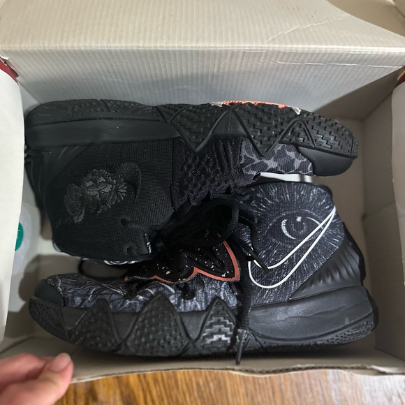 Nike hybrid S2 (GS). Worn for an hour maybe. Excellent condition No wear or tear - Picture 2 of 7